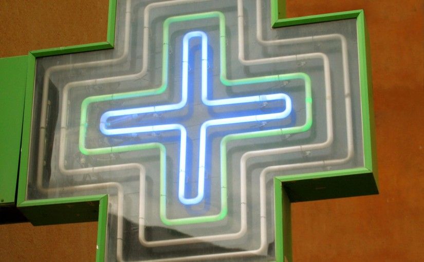 Cruz verde, cartel de farmacia