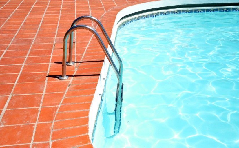 Acceso a la piscina